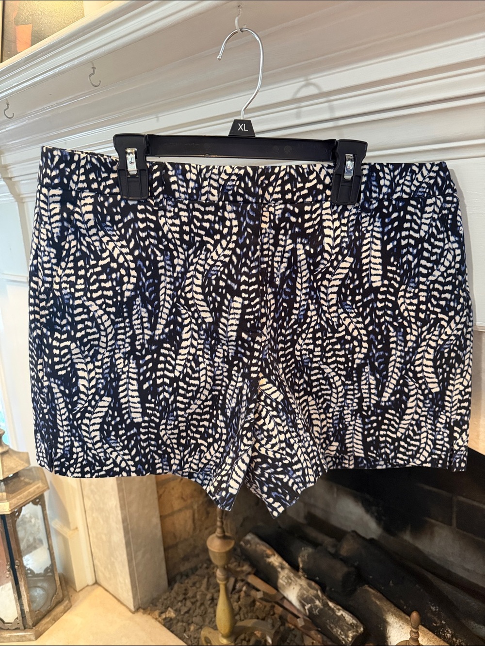 White House Black Market Navy & White Printed Bermuda Shorts size 8